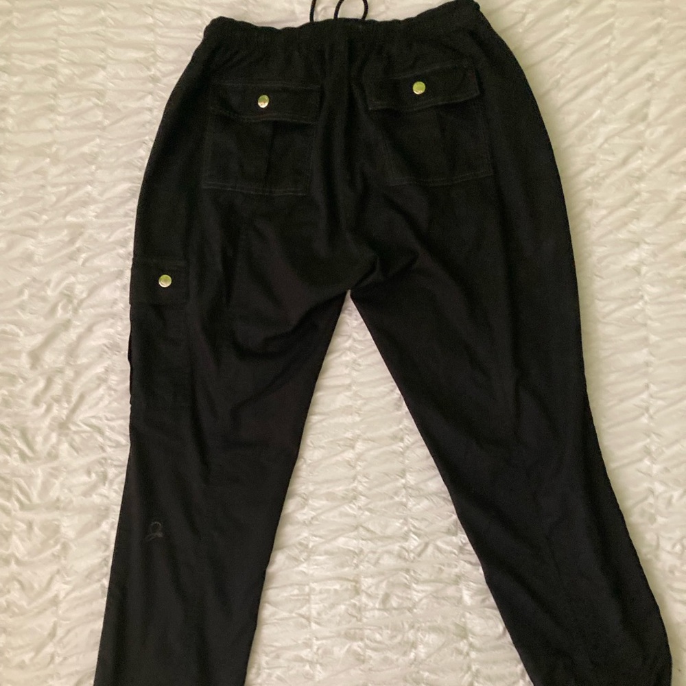 Jannu scrub pants